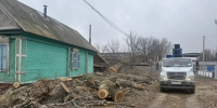 Астраханские коммунальщики ремонтируют уличную мебель после праздников - Газета Волга