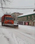 В Астрахани коммунальщики ликвидируют последствия непогоды