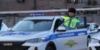 Дорожные полицейские помогли астраханцу вывести автомобиль из снежной ловушки - Газета Волга