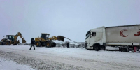 Астраханские сотрудники ДПС помогают автомобилистам в непогоду - Астрахань 24