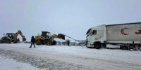В Астраханской области сотрудники ДПС превратились в спасателей на заснеженных дорогах - Комсомольская Правда