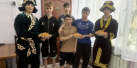 В 2026 году, объявленном в Российской Федерации Годом единства народов России, педагоги Центра помощи детям «Юность» организовали для воспитанников старшей группы мастер-класс по приготовлению баурсаков - Министерство соцразвития и труда