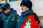 Сотрудники астраханского МЧС почтили память защитников Отечества