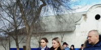 Николай Шайдин принял участие в церемонии возложения венков у мемориала погибшим односельчанам в поселке Советском - Городская Дума