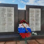 Николай Шайдин принял участие в церемонии возложения венков у мемориала погибшим односельчанам в поселке Советском