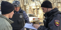 Сотрудник ОМОН Росгвардии задержал астраханца, который размахивал на улице предметом, похожим на пистолет - Газета Волга