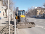 В Астрахани активизировали уборку тротуаров и дорог с приходом весны