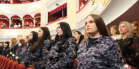 В преддверии 8 марта росгвардейцы поздравили женщин-сослуживцев в Астрахани - Росгвардия