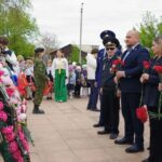 В сквере Победы Советского посёлка состоялась торжественная церемония возложения венков к обелиску воинам-землякам, павшим в годы Великой Отечественной войны