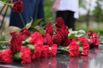 В преддверии Дня Победы в Астрахани возложили цветы у мемориального комплекса «Погибшим в локальных конфликтах»