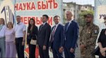 Игорь Седов поздравил астраханских выпускников школы №64 с последним звонком