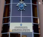 Астраханка прокатила пристава на капоте