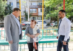 Глава Астрахани проинспектировал ход обустройства мини-футбольного поля