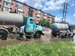 Коммунальные службы продолжают откачку дождевых вод с улиц города