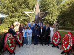 Астраханцы почтили память погибших у городских мемориалов