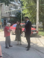 Благоустройство дворов на улице Сен-Симона под контролем депутата Валентины Черняковой