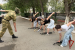 Росгвардейцы обучают астраханских юнармейцев тактической медицине и строевой подготовке