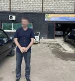 Работника автосервиса в Астрахани подозревают в растрате денег клиента
