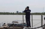 Группа астраханцев на самодельном плоту едва не попали в беду