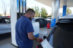В Астрахани 10 сентября смогут заправиться владельцы автомобилей с четными номерами