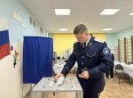 К голосованию присоединился представитель астраханского казачества Дмитрий Манцуров