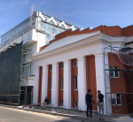 Часть старого здания кинотеатра «Октябрь» в Астрахани поменяла цвет